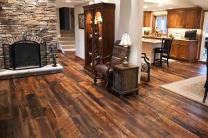 professional-contractor-hardwood-floor-installation-03